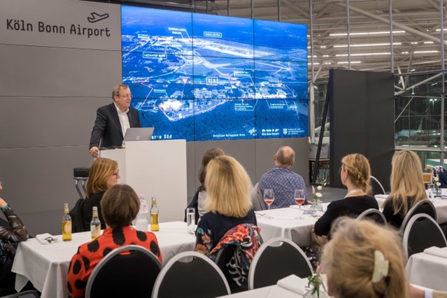 Festvortrag von Prof. Dr. Johann-Dietrich Wörner, ehem, Generaldirektor der ESA, auf dem DGLRM-Geellschaftsabend, Flughafen Köln-Bonn (Bild: R. Sablotny) 